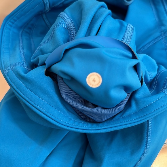 Lululemon - Picture 3 of 3